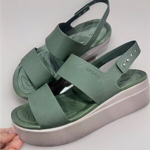 Woman's Sandals Crocs Brooklyn Low Wedge Sandal